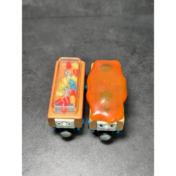 Thomas & Friends Wooden Railway Caramel and Gumdrop Car Train Tank Engine - Picture 2 of 8